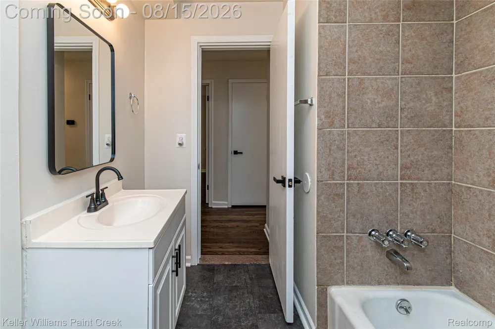 24876 Dale Avenue Eastpointe City, MI 48021