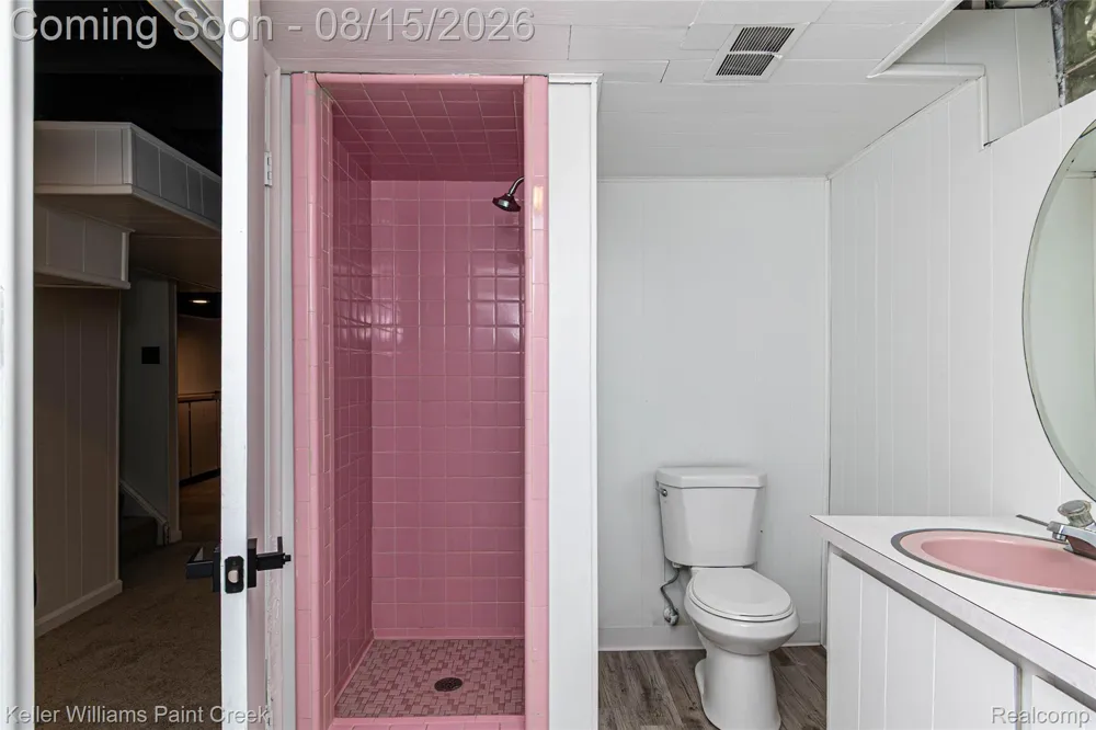 24876 Dale Avenue Eastpointe City, MI 48021