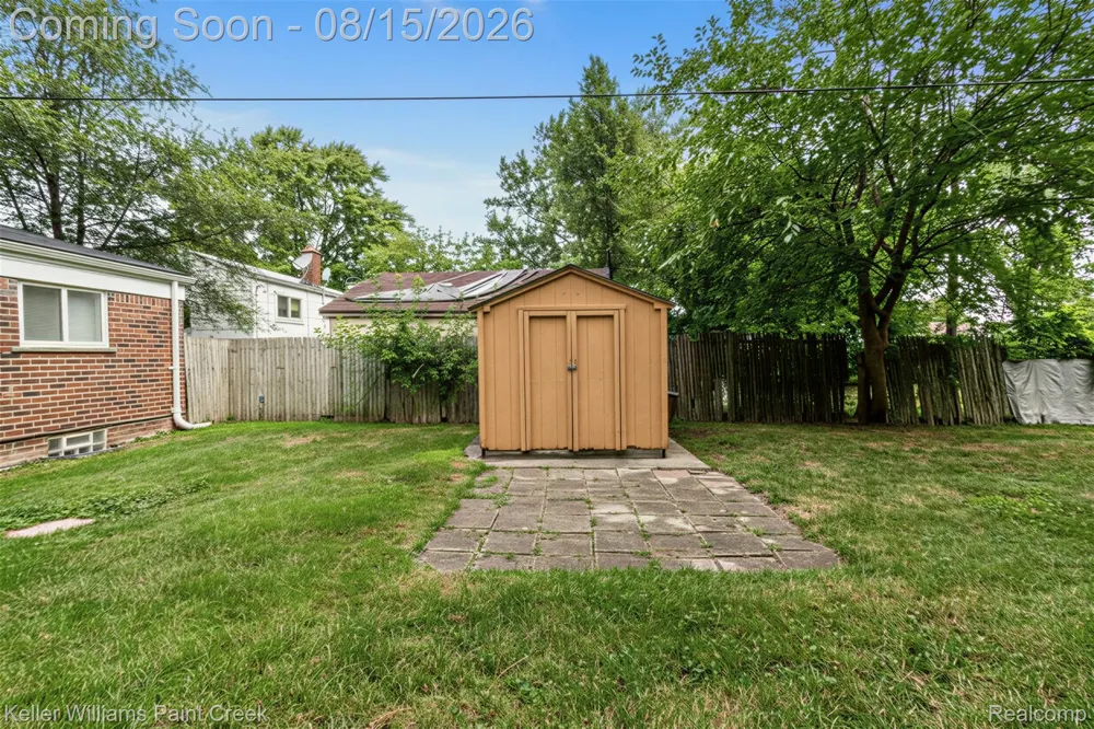 24876 Dale Avenue Eastpointe City, MI 48021