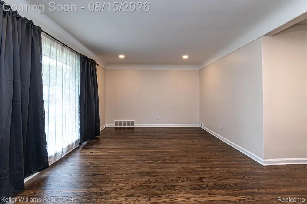 24876 Dale Avenue Eastpointe City, MI 48021