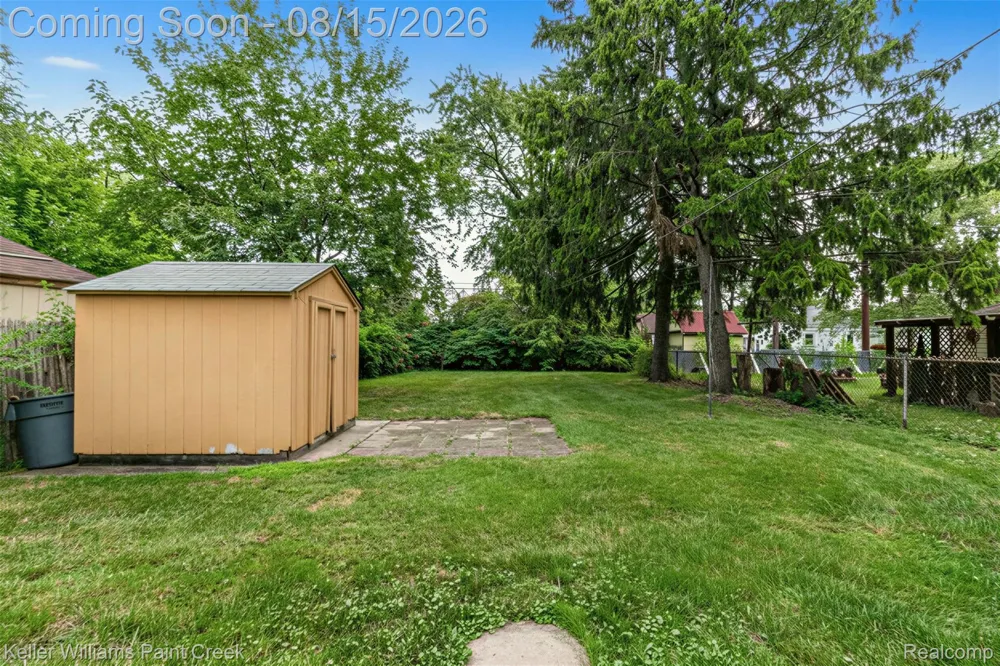 24876 Dale Avenue Eastpointe City, MI 48021