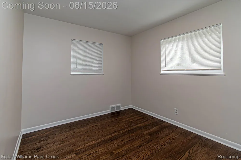 24876 Dale Avenue Eastpointe City, MI 48021