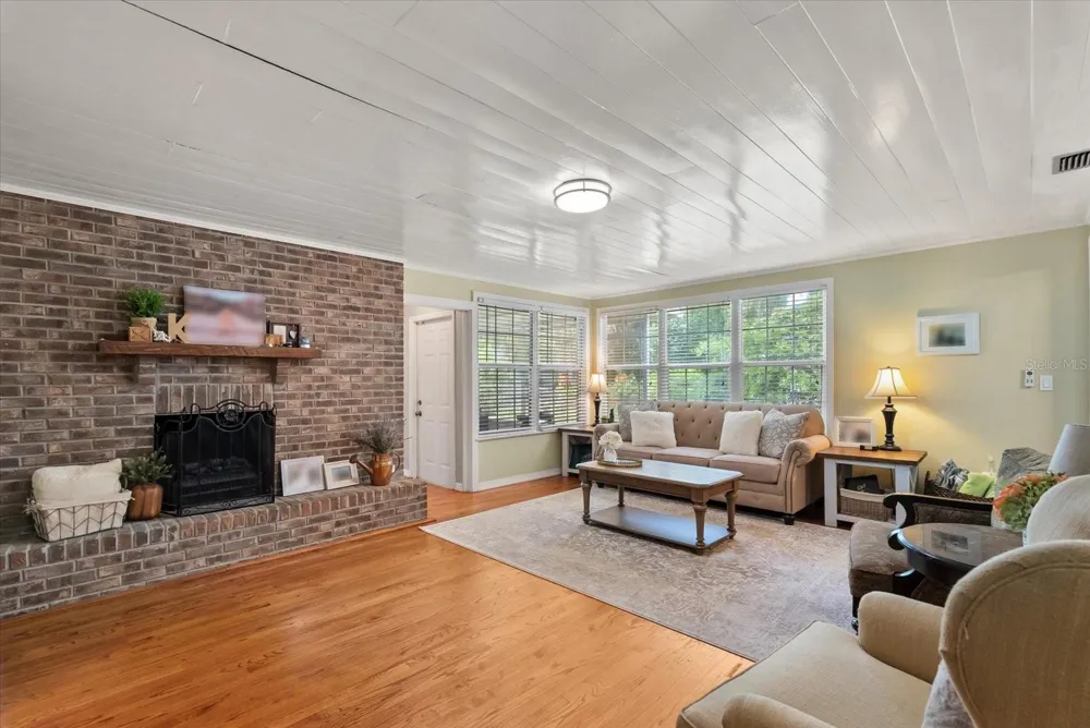 37 E VANDERBILT STREET Orlando, FL 32804
