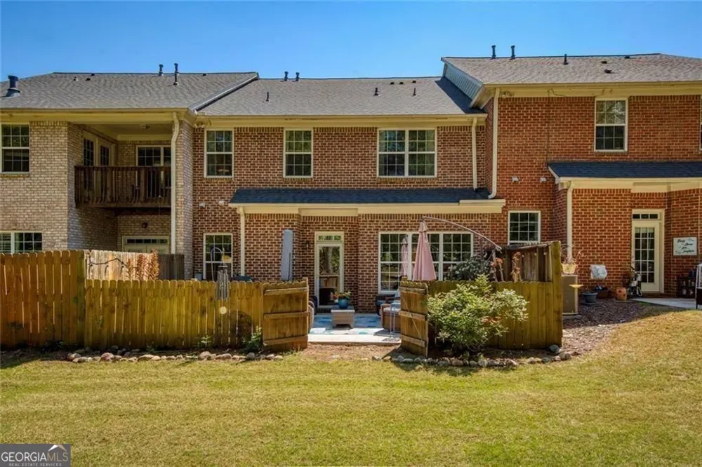 1404 Lexington DR Roswell, GA 30075