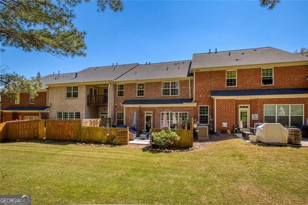 1404 Lexington DR Roswell, GA 30075