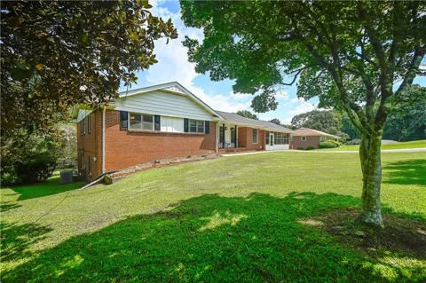 2484 SW Northview Drive