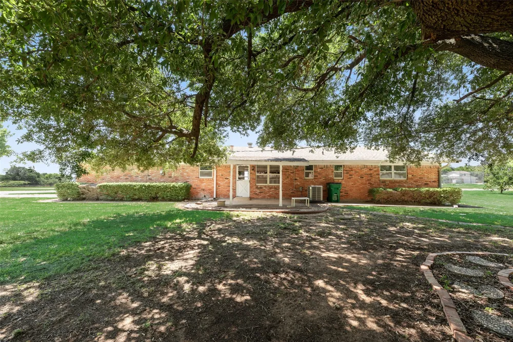 520 Pecan Street Crowley, TX 76036