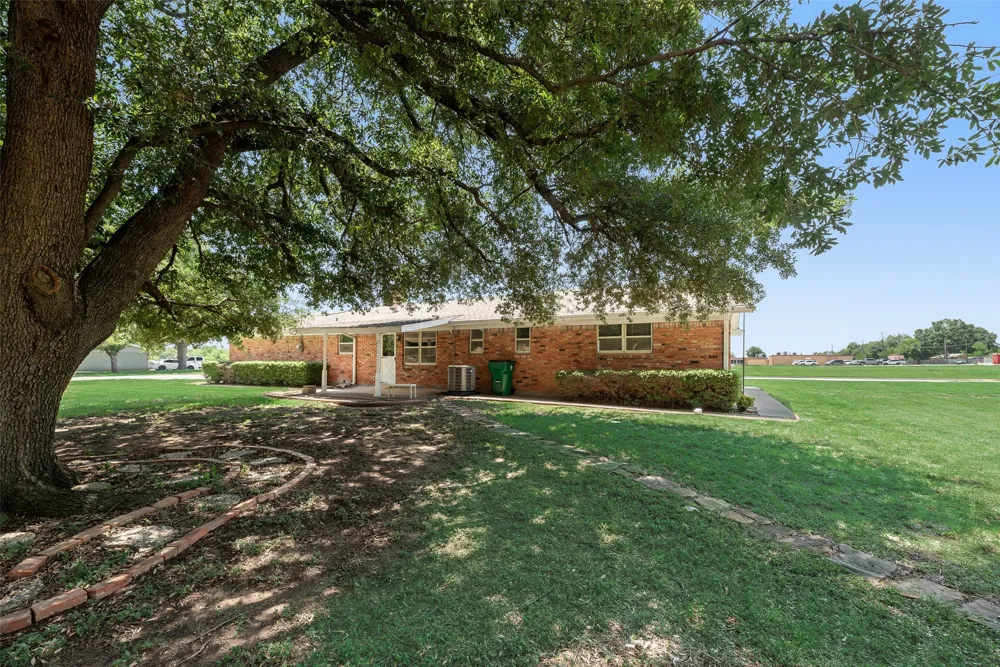 520 Pecan Street Crowley, TX 76036