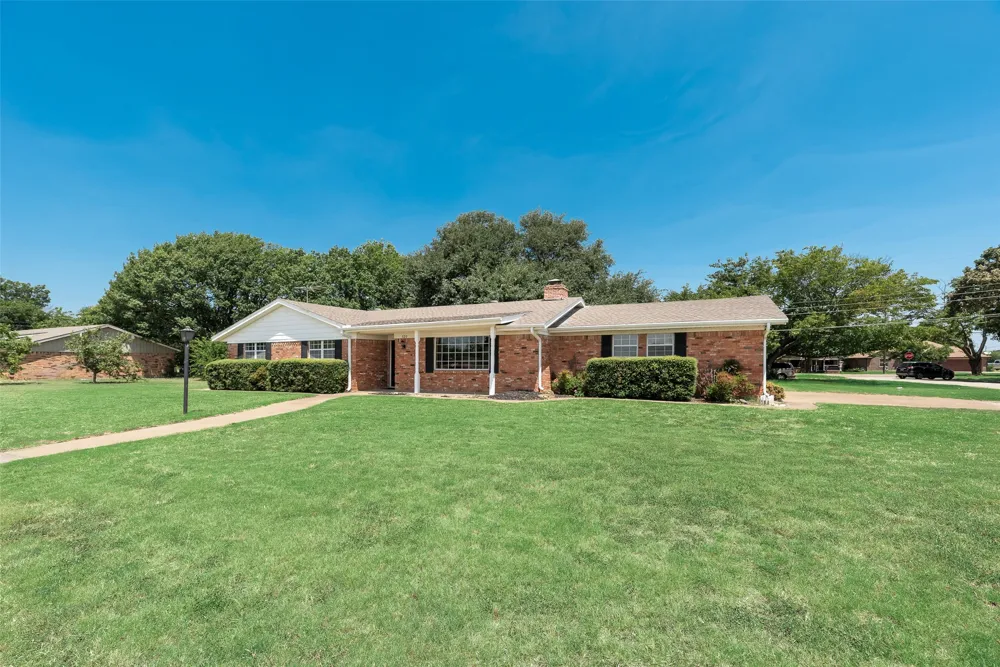 520 Pecan Street Crowley, TX 76036