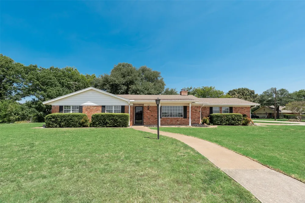 520 Pecan Street Crowley, TX 76036