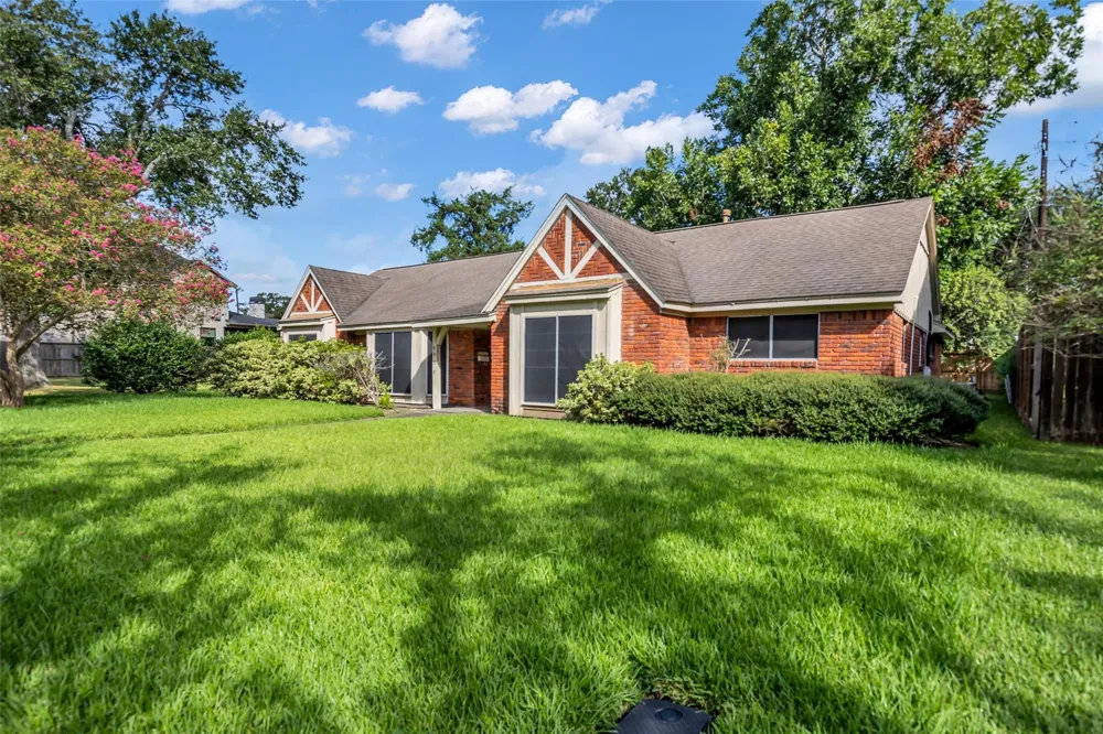 5006 Yarwell Drive Houston, TX 77096