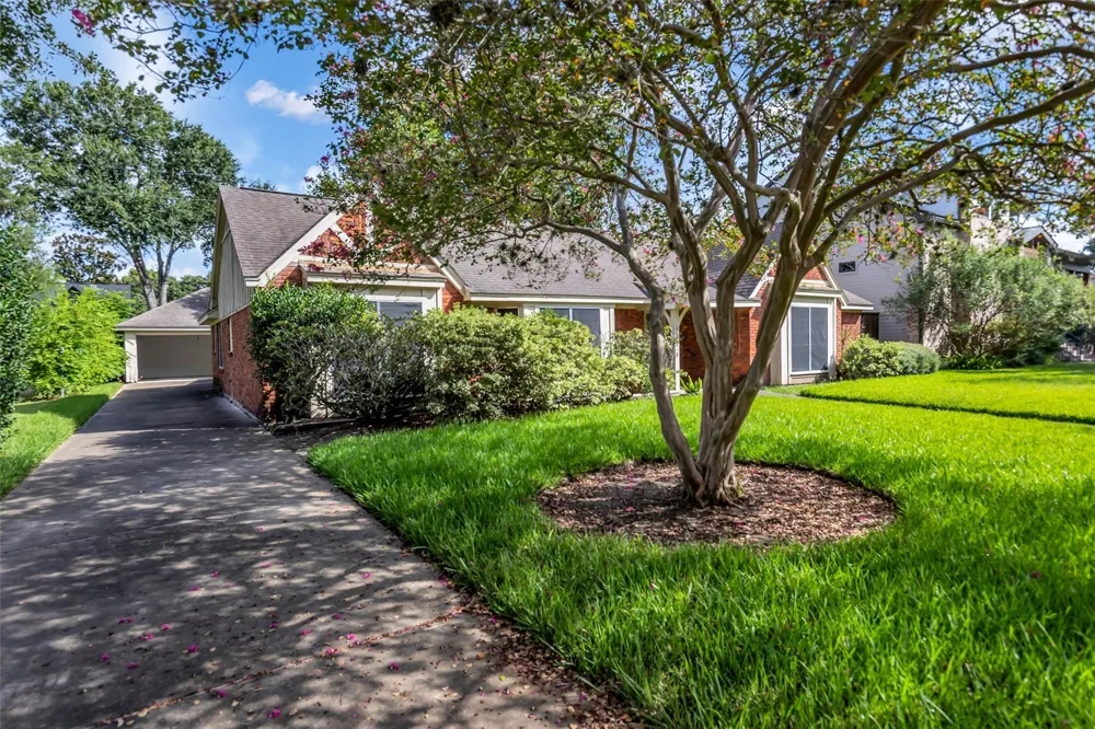 5006 Yarwell Drive Houston, TX 77096