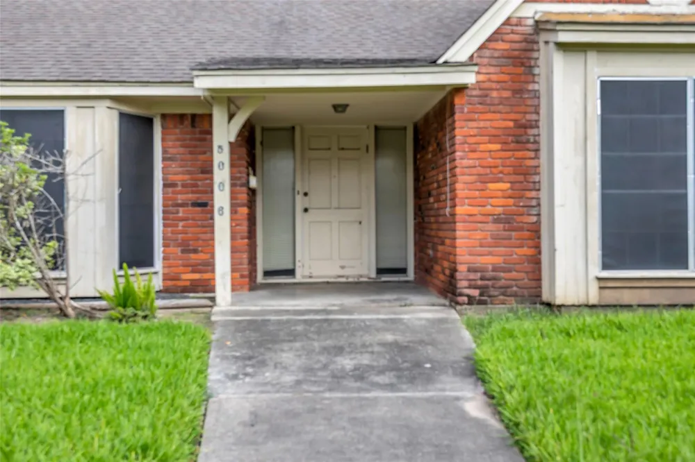 5006 Yarwell Drive Houston, TX 77096