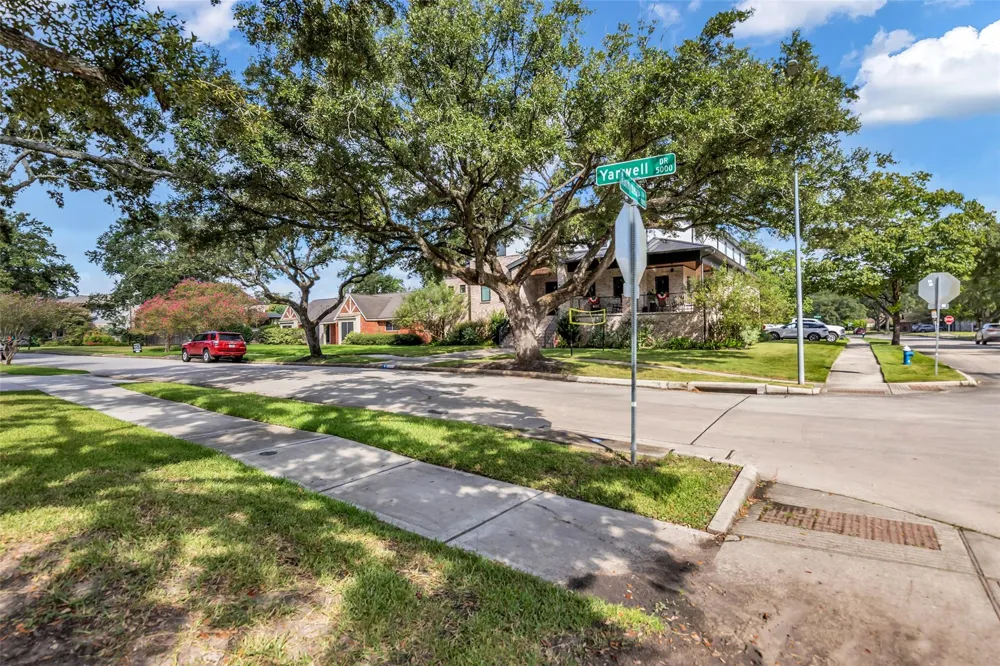 5006 Yarwell Drive Houston, TX 77096
