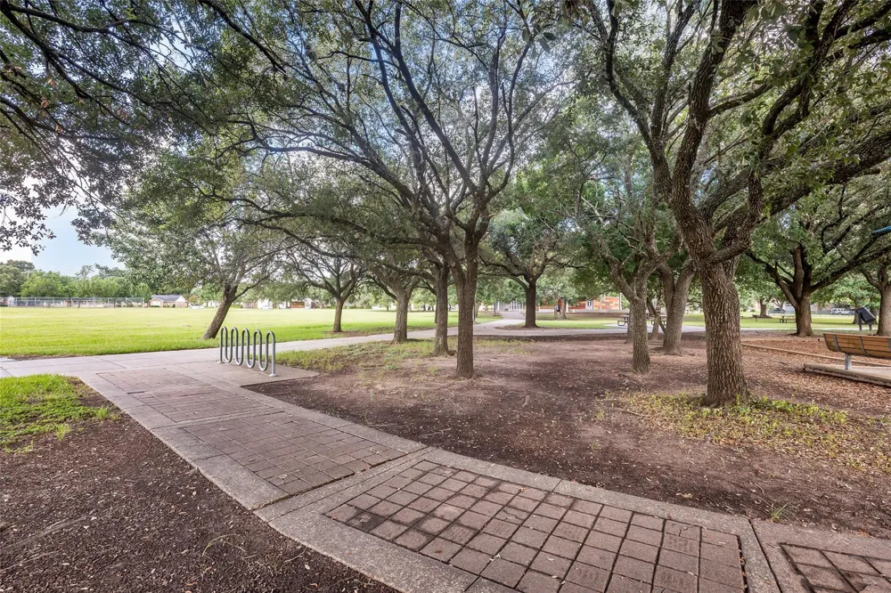 5006 Yarwell Drive Houston, TX 77096