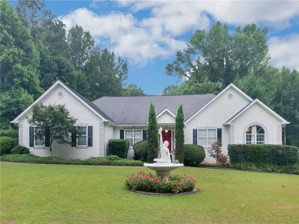 195 Galway Bend Tyrone, GA 30290