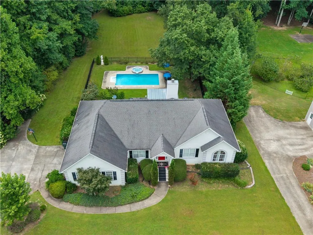 195 Galway Bend Tyrone, GA 30290