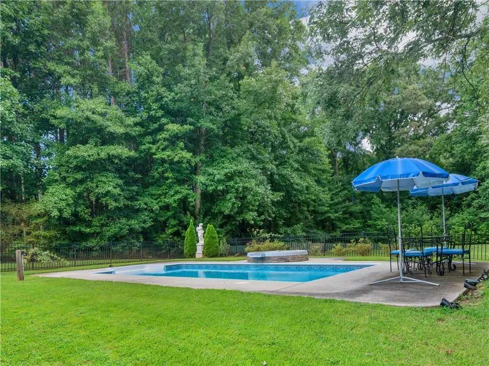 195 Galway Bend Tyrone, GA 30290