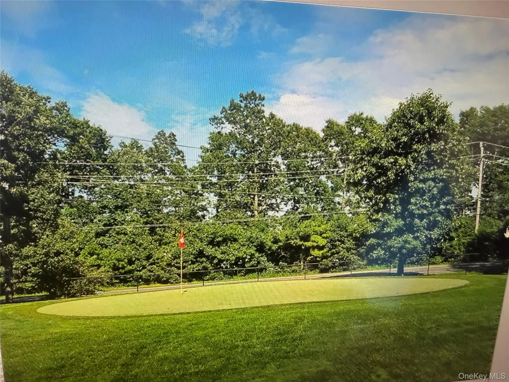 333 A woodbridge Ridge, NY 11961