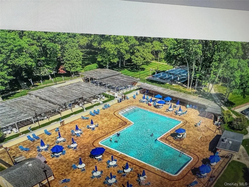333 A woodbridge Ridge, NY 11961