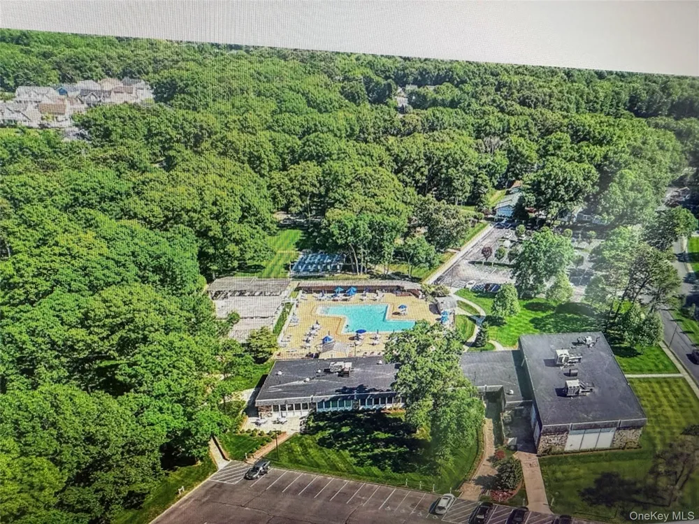 333 A woodbridge Ridge, NY 11961