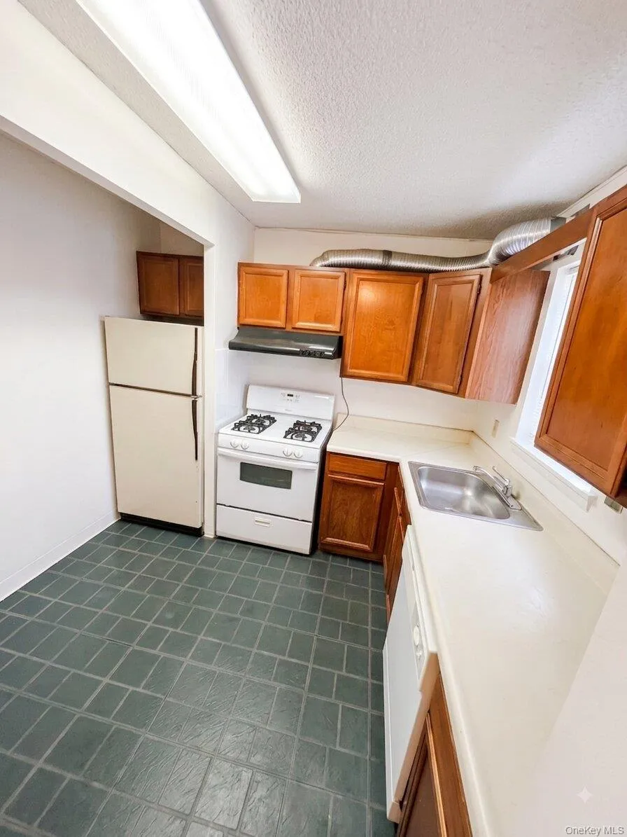 1 Bay Club Drive #18L Bayside, NY 11360