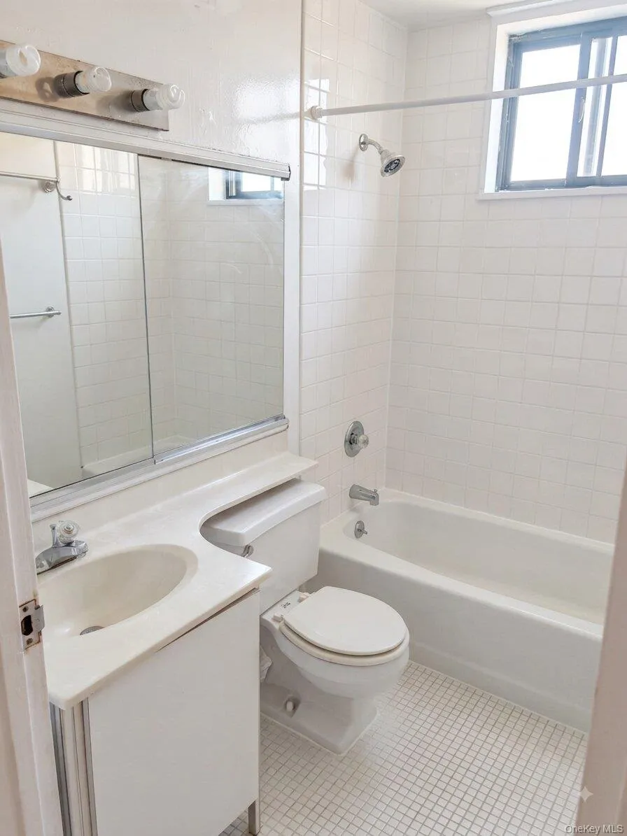 1 Bay Club Drive #18L Bayside, NY 11360