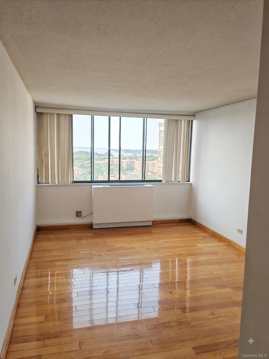 1 Bay Club Drive #18L Bayside, NY 11360