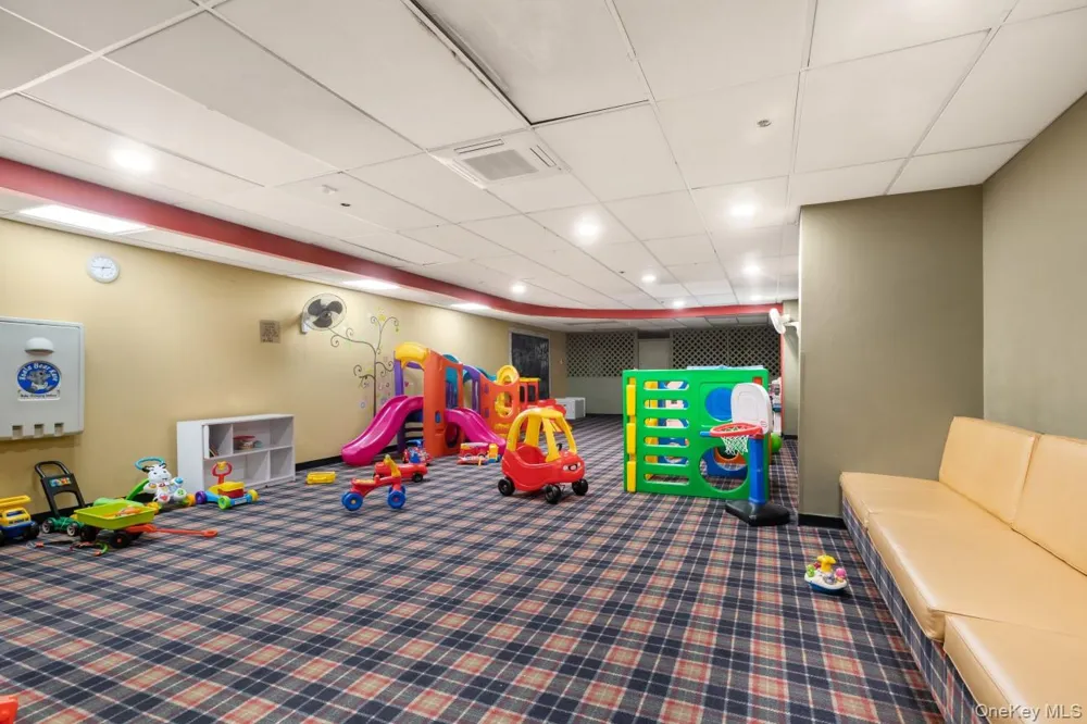 1 Bay Club Drive #18L Bayside, NY 11360