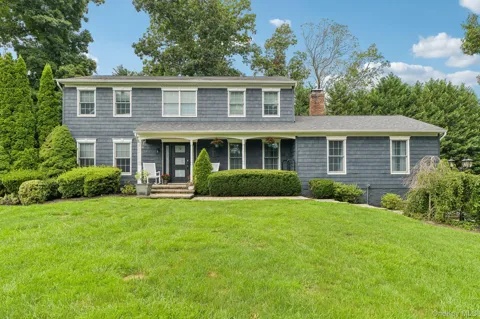 6 Pebble Hill Court