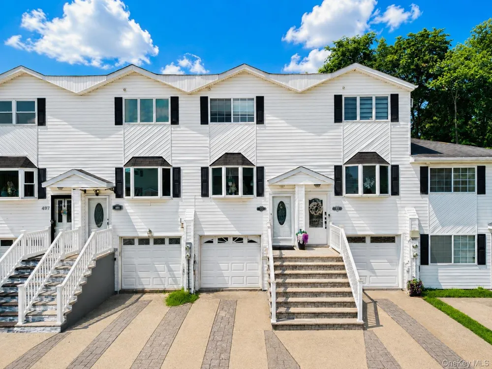 493 Medina Street Staten Island, NY 10306