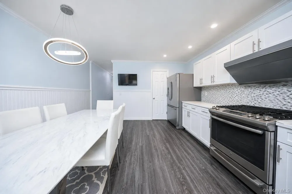 493 Medina Street Staten Island, NY 10306