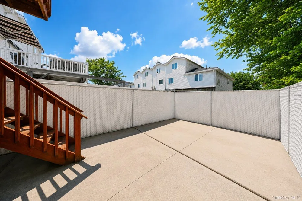 493 Medina Street Staten Island, NY 10306