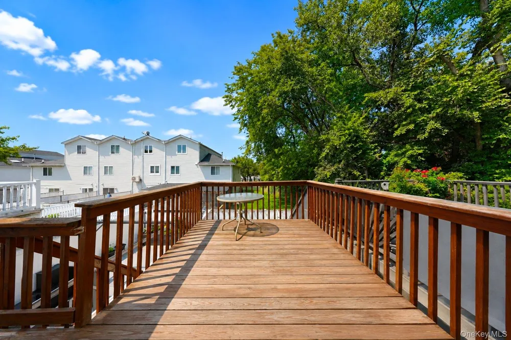 493 Medina Street Staten Island, NY 10306