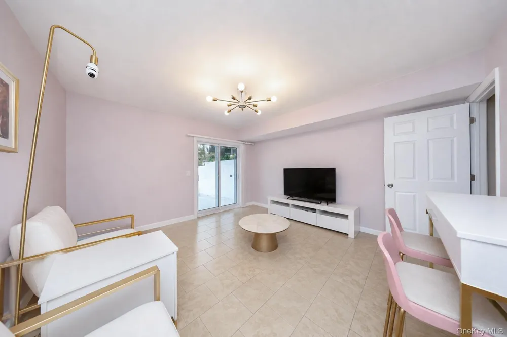 493 Medina Street Staten Island, NY 10306
