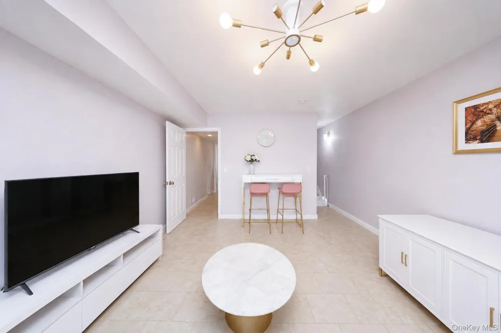 493 Medina Street Staten Island, NY 10306