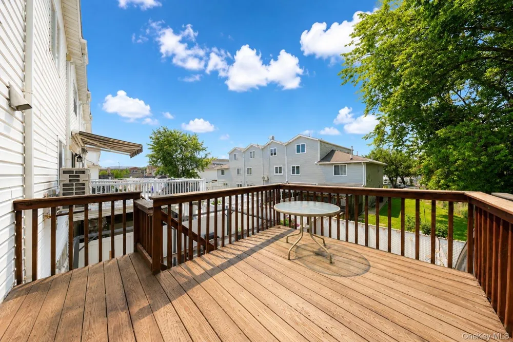 493 Medina Street Staten Island, NY 10306