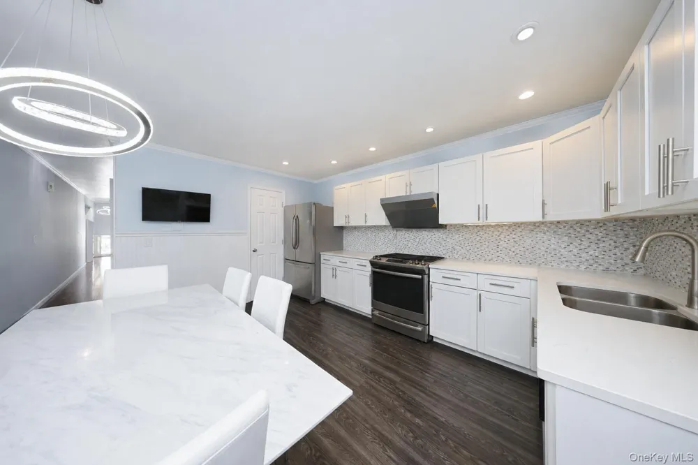 493 Medina Street Staten Island, NY 10306