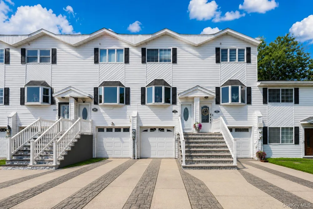 493 Medina Street Staten Island, NY 10306