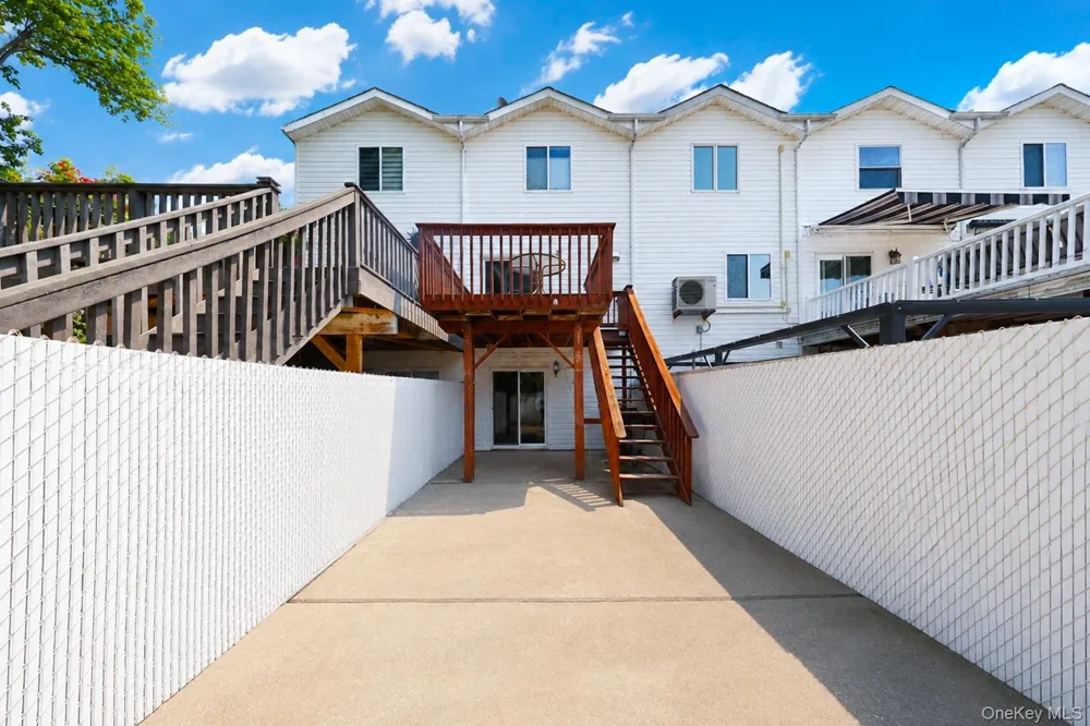 493 Medina Street Staten Island, NY 10306