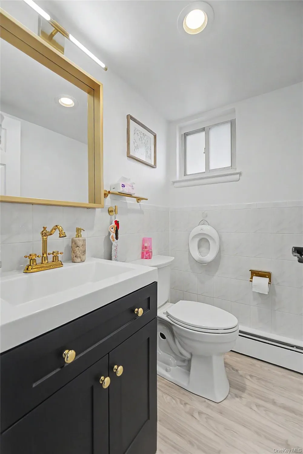 16 Hunt Place Bethpage, NY 11714