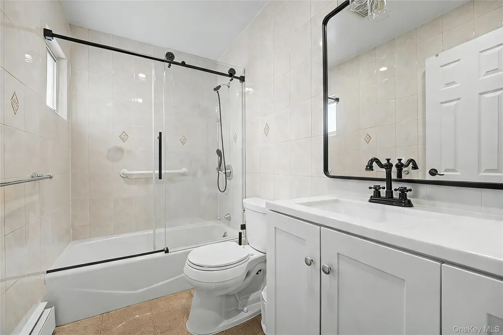 16 Hunt Place Bethpage, NY 11714