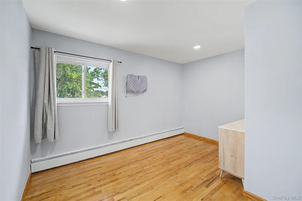 16 Hunt Place Bethpage, NY 11714