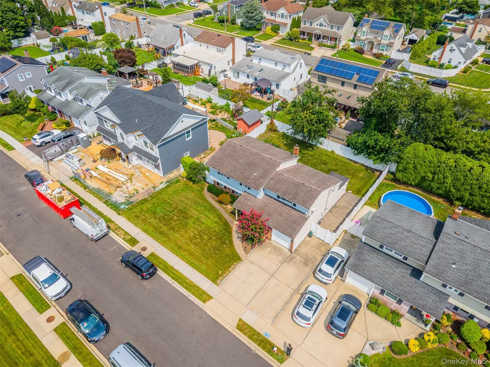 16 Hunt Place Bethpage, NY 11714