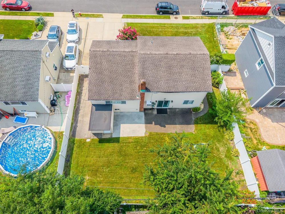 16 Hunt Place Bethpage, NY 11714