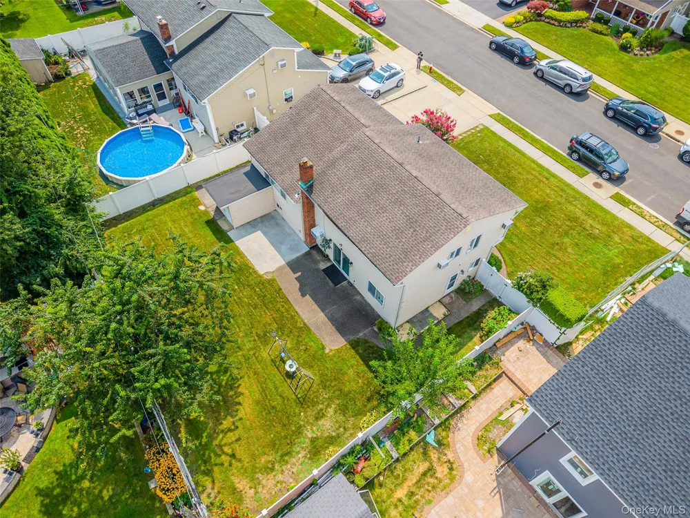 16 Hunt Place Bethpage, NY 11714