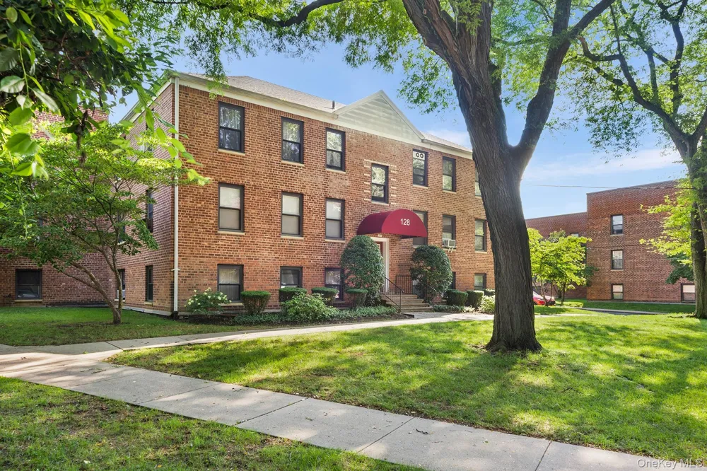 128 Richbell Road #B4 Mamaroneck, NY 10538