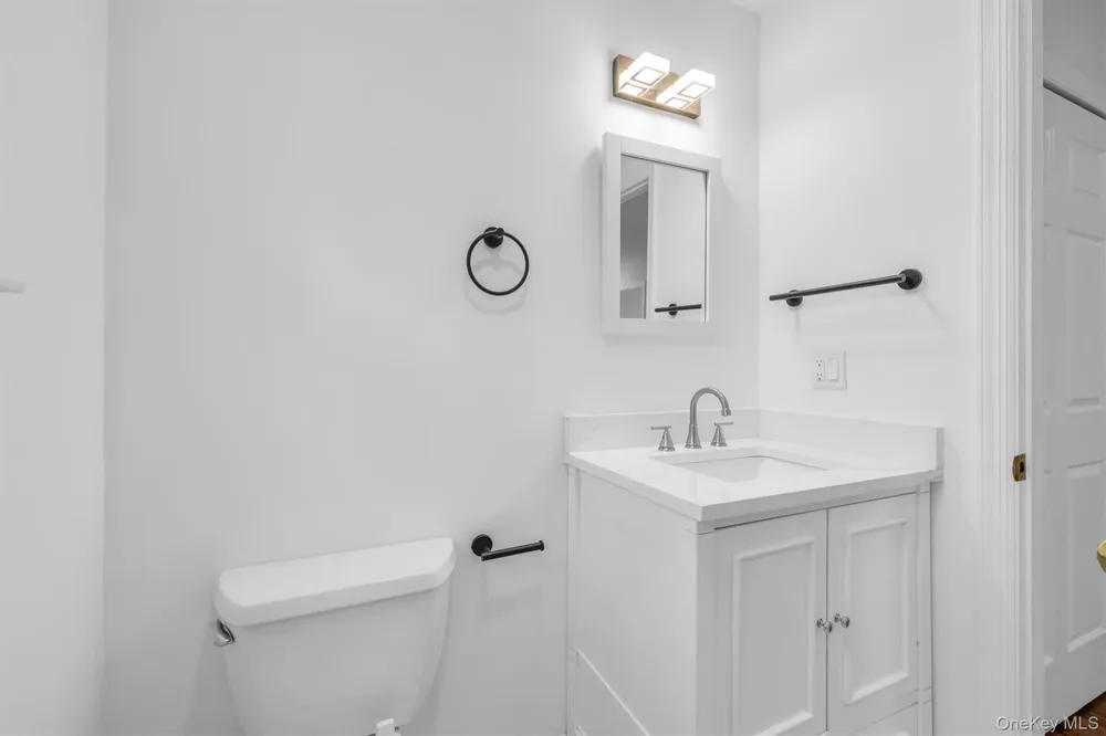 1871 Edwards Avenue Baiting Hollow, NY 11933
