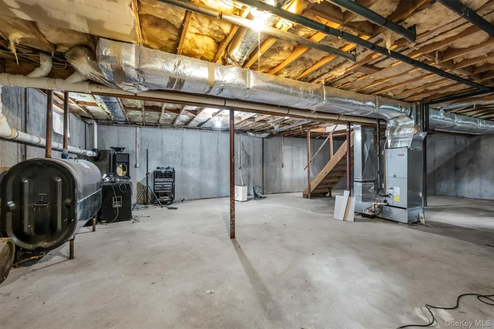 1871 Edwards Avenue Baiting Hollow, NY 11933