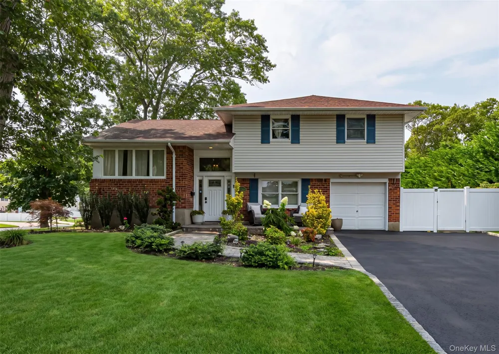 9 Carole Lane East Islip, NY 11730